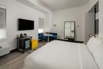 Savvy Deluxe, Larger Guest room, 1 King