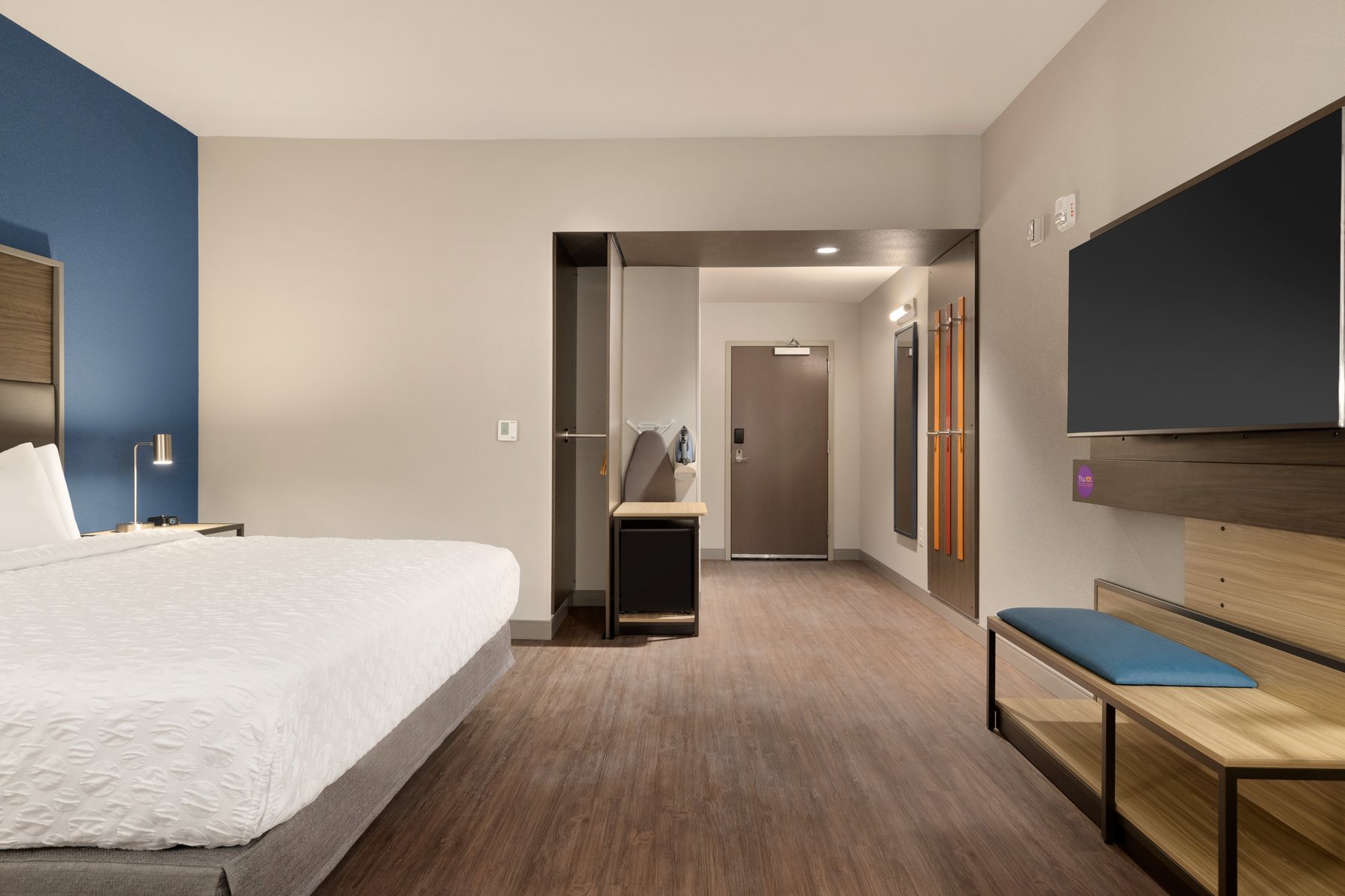 Tru By Hilton Ogden, UT Room Type - 1 KING HEARING ACC W TUB