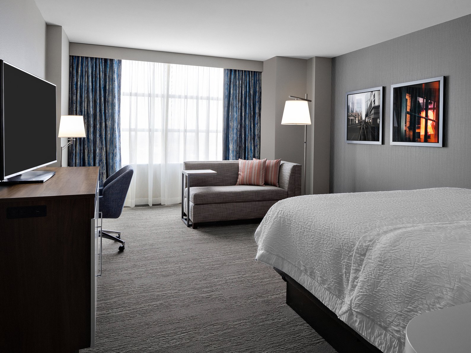 Hampton Inn by Hilton Chicago McCormick Place Room Type - 1 KG W FRIDG ACCESS TUB NS