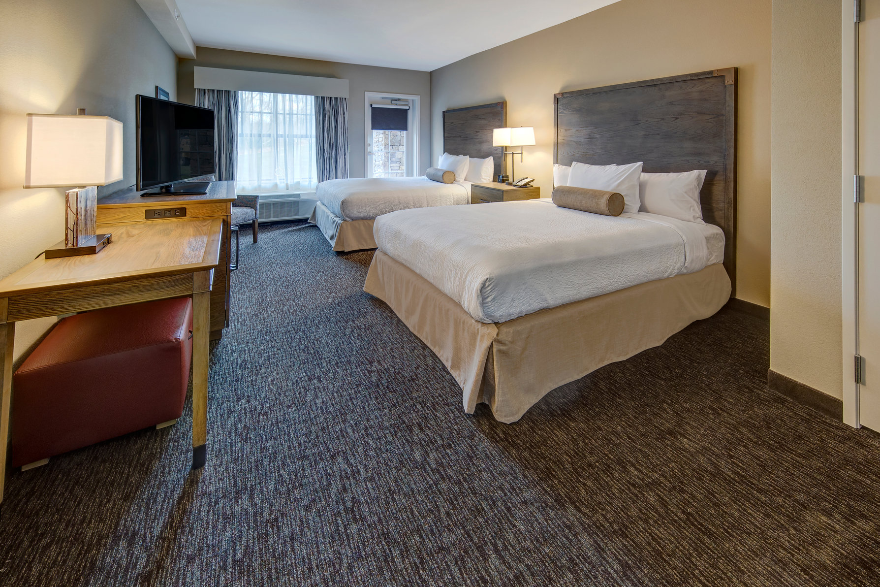 Black Fox Lodge Pigeon Forge, Tapestry Collection by Hilton Room Type - 2 QUEENS RIVER VW-BALCONY