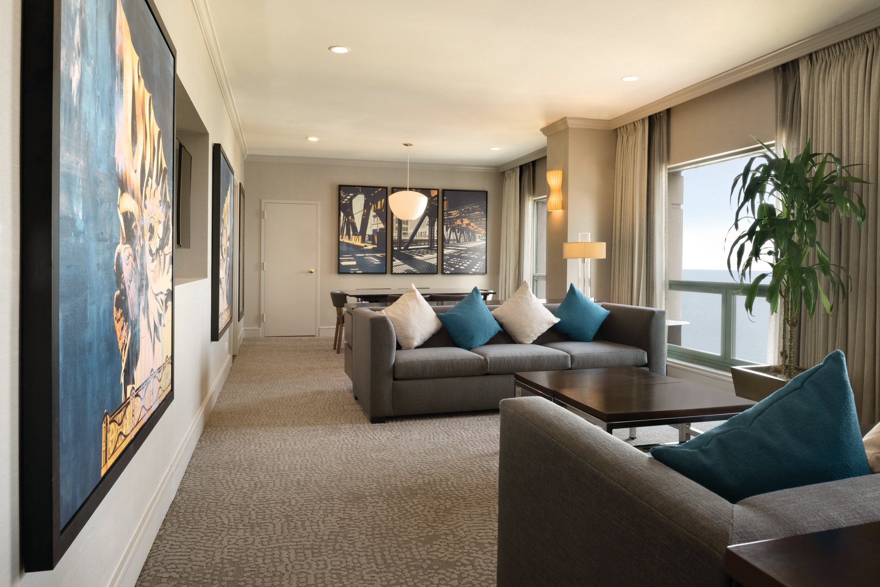 Hilton Chicago/Magnificent Mile Suites Room Type - 1 KING 1BDRM PRESIDENT STE