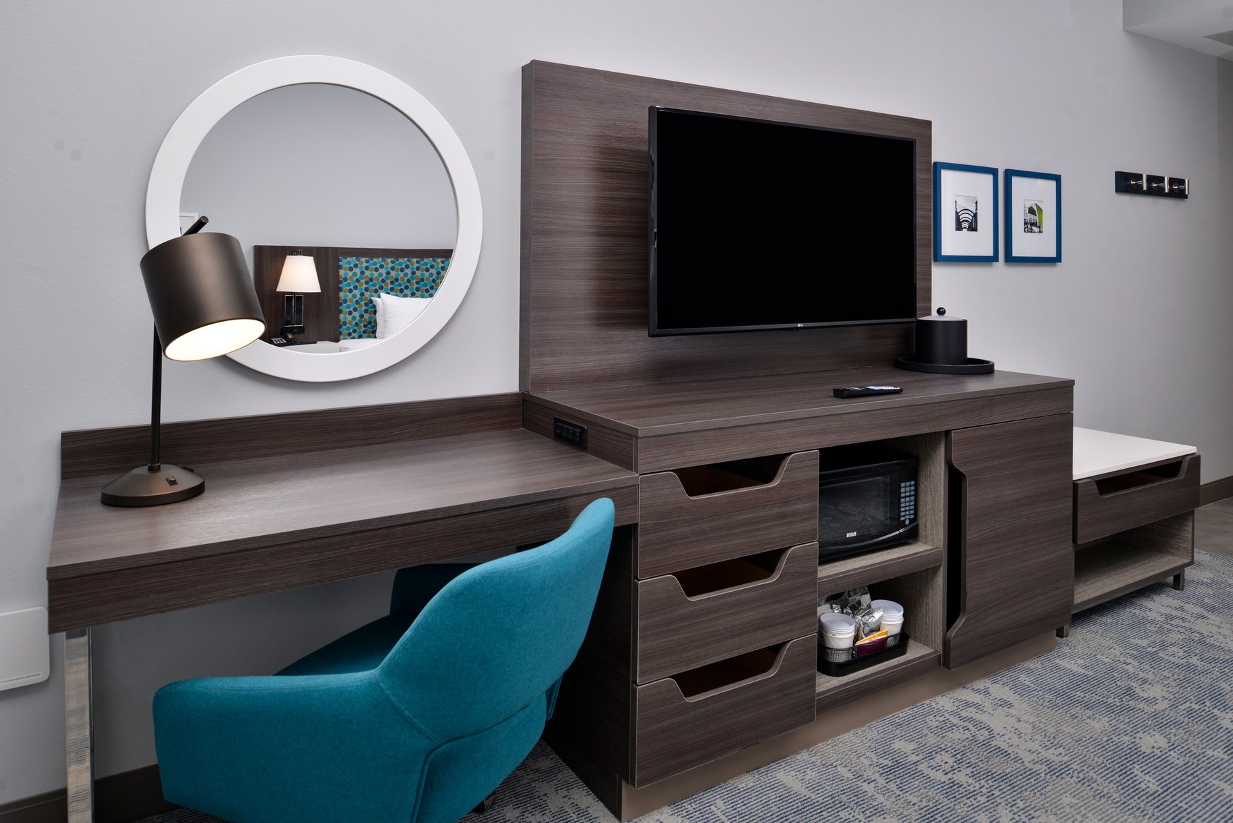 Hampton Inn by Hilton Cedar Falls Downtown Room Type - 1 KING SFBD MIC FRG NS