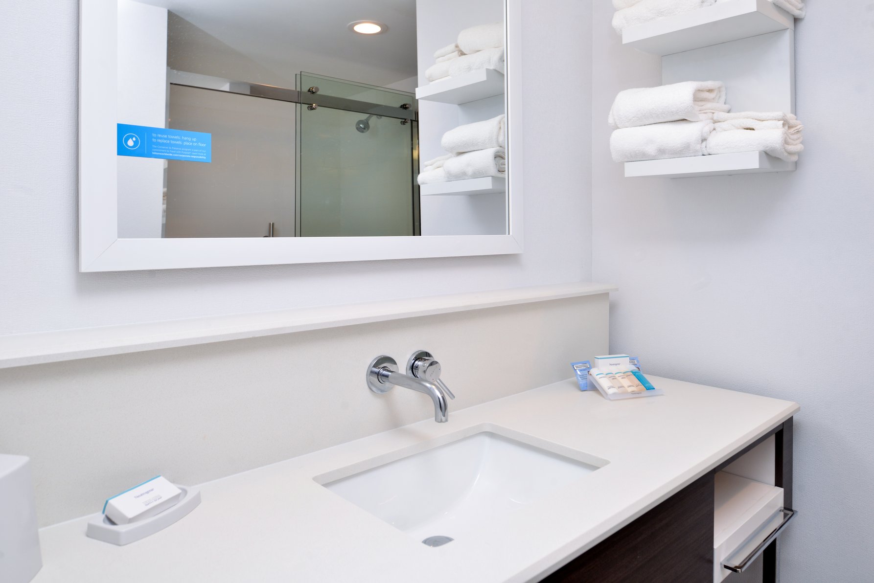 Hampton Inn by Hilton Cedar Falls Downtown Room Type - 1 KNG HR ACC FRG MIC SB NS