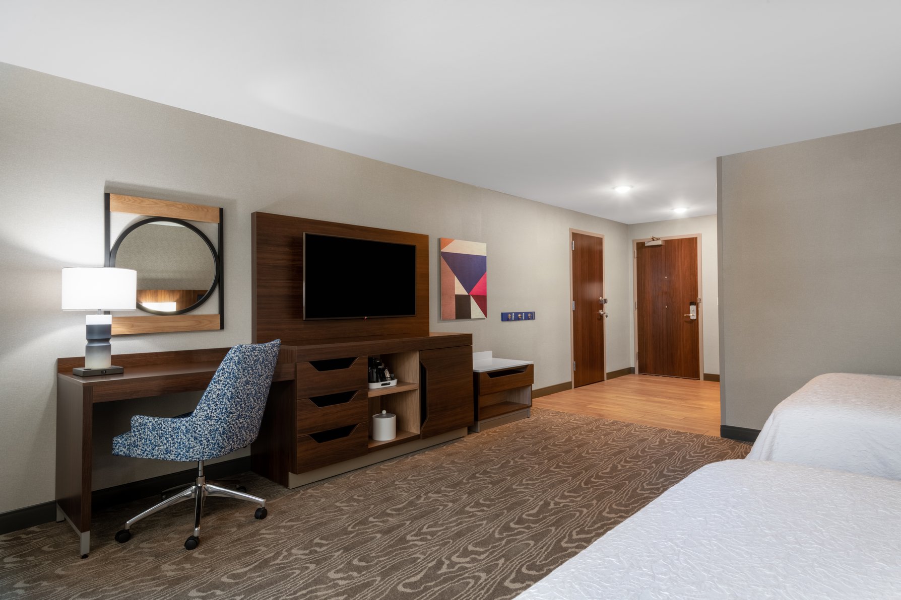 Hampton Inn & Suites by Hilton Fort Wayne Downtown Room Type - 2 QNS ACC RIN SHR W FRIDGE