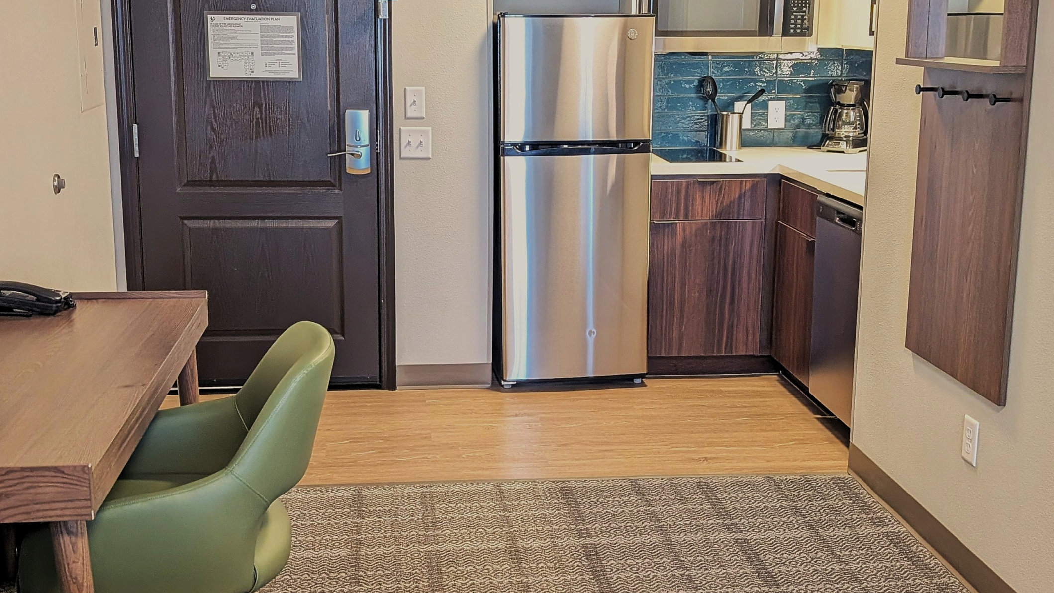 Staybridge Suites BISMARCK, an IHG hotel Room Type - 1 Queen Bed Studio Suite
