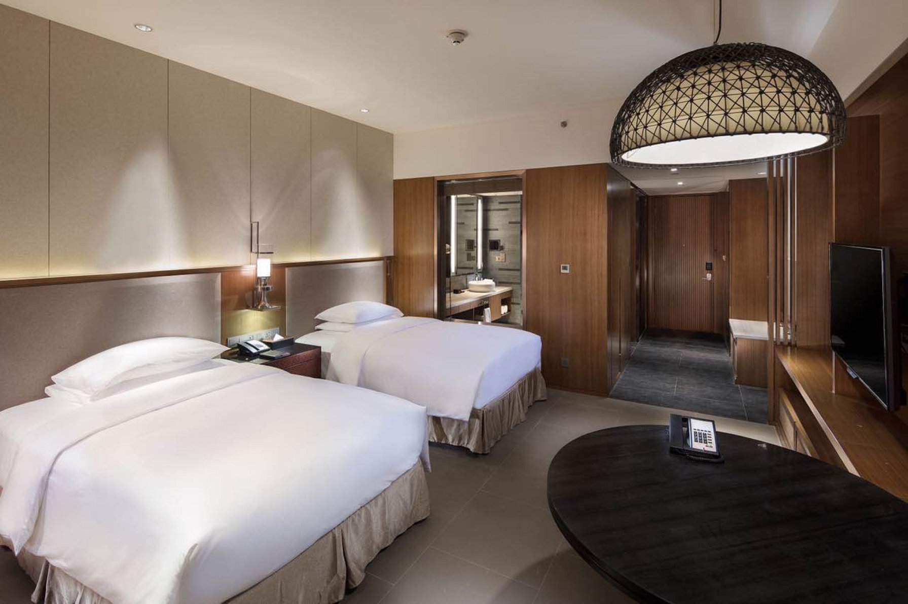 Hilton Huizhou Longmen Resort Room Type - TWINDLXRVR-MNTNVW W HOTTUB