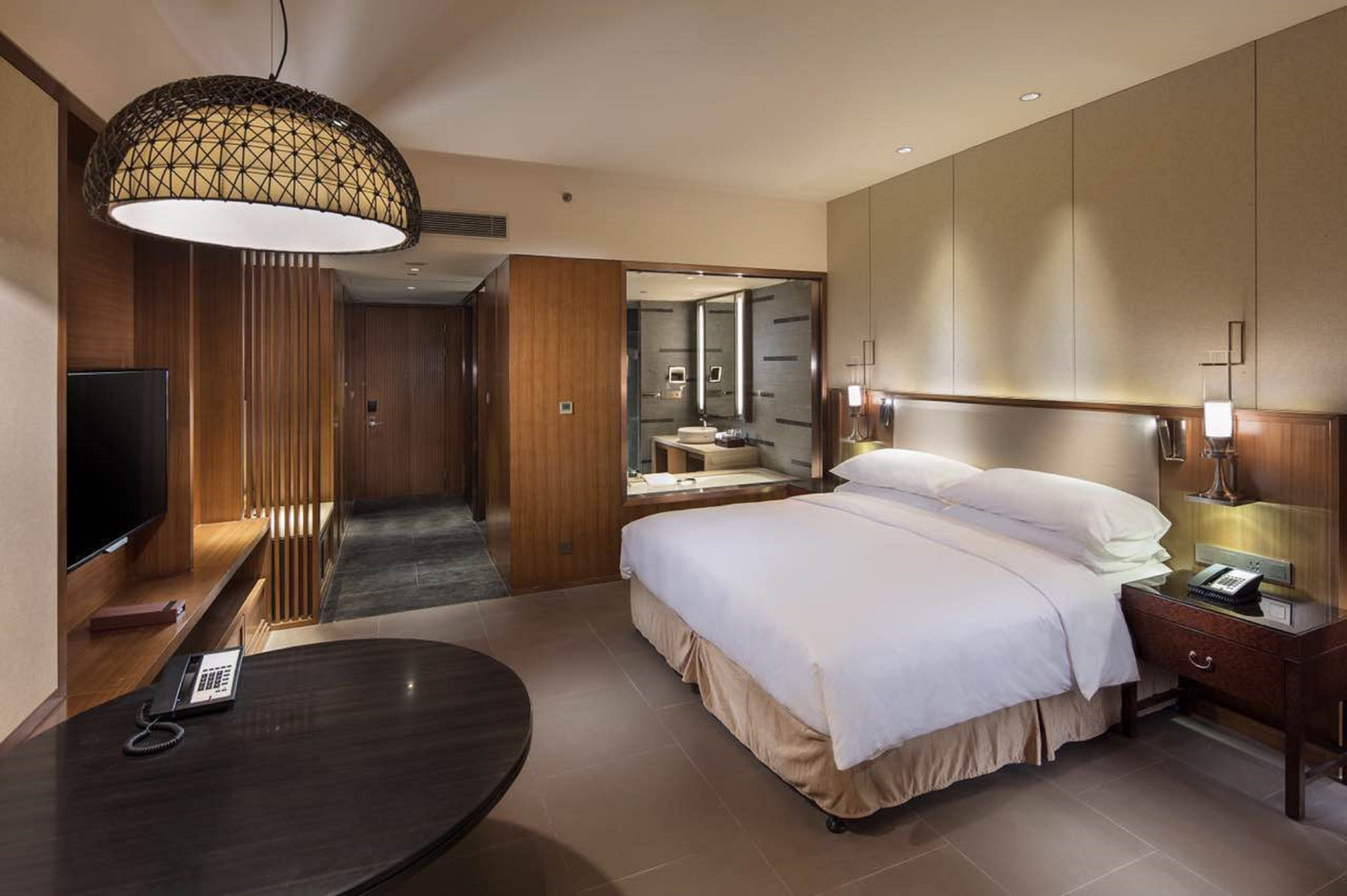 Hilton Huizhou Longmen Resort Room Type - KINGDLXRVR-MNTNVW W HOTTUB