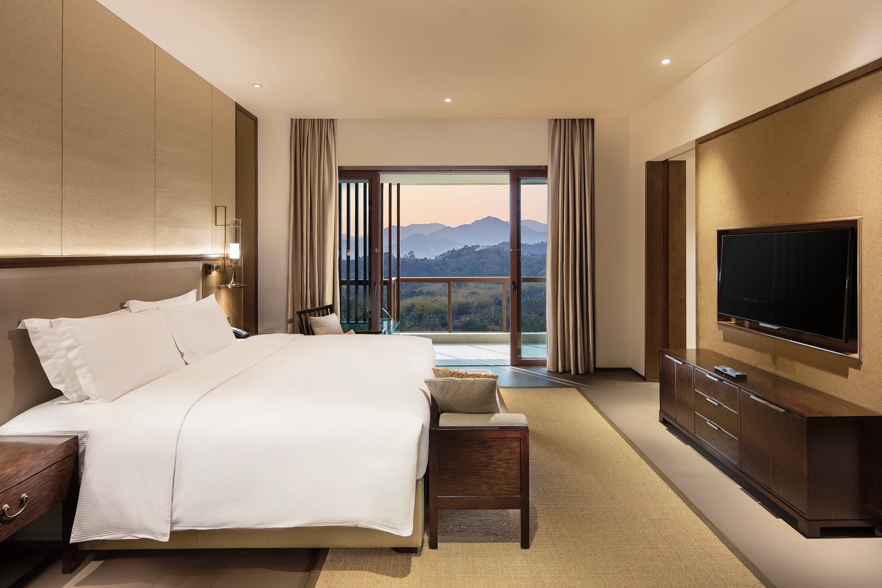 Hilton Huizhou Longmen Resort Room Type - KINGPMRRVR-MNTNVW W HOTTUB