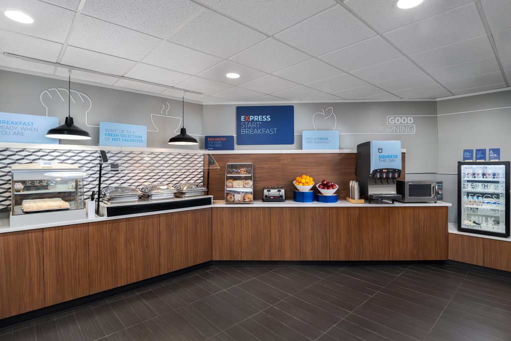 Holiday Inn Express & Suites BENTONVILLE, Benton