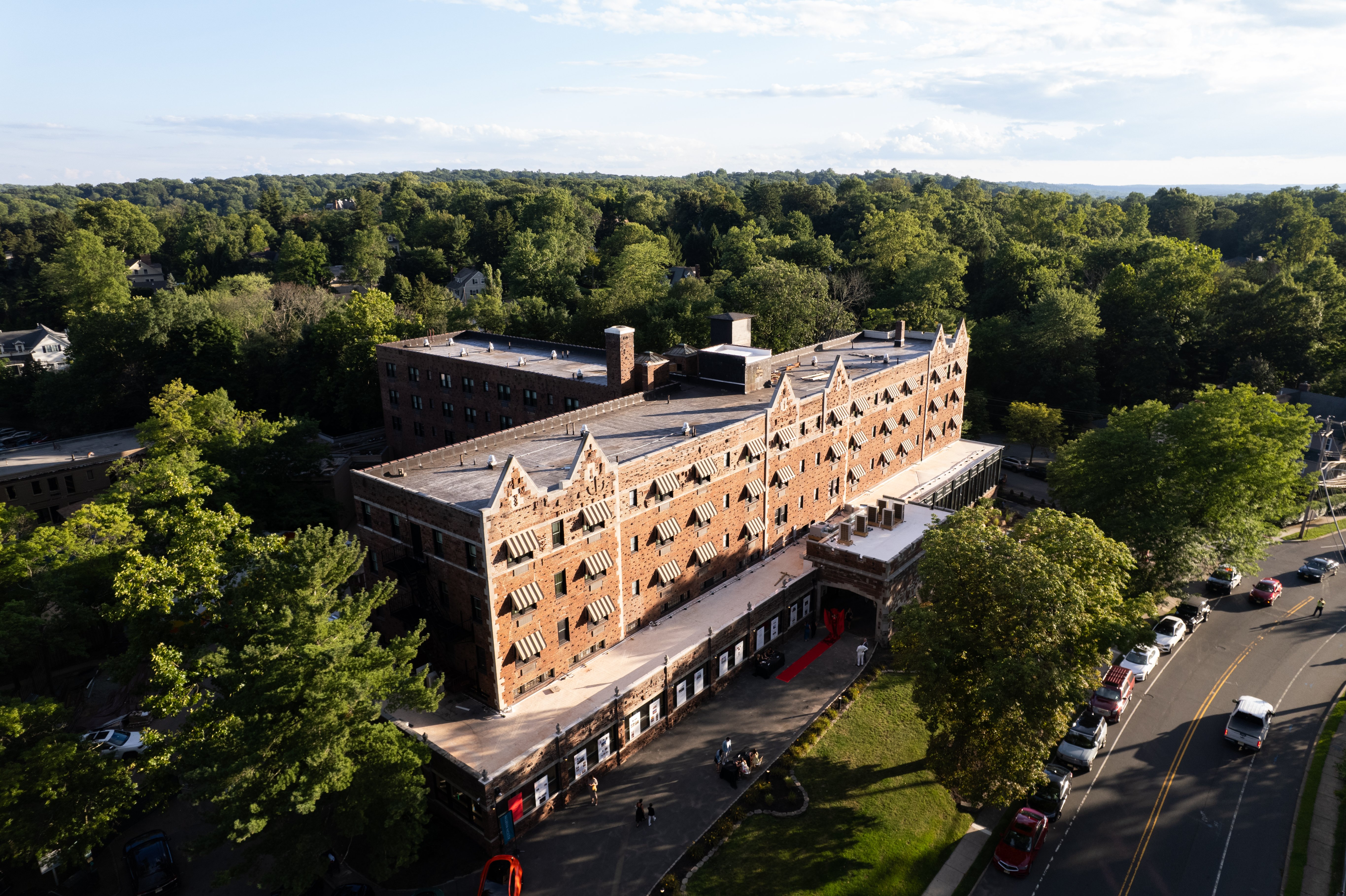 The Albion Summit Hotel