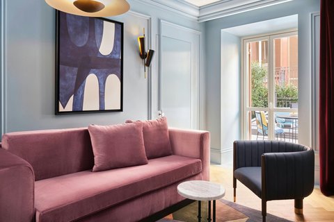 Mega Suite - Living Room