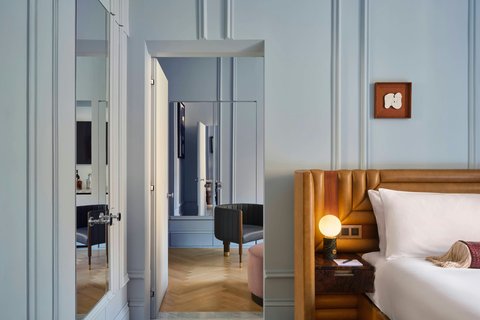 Mega Suite - Bedroom