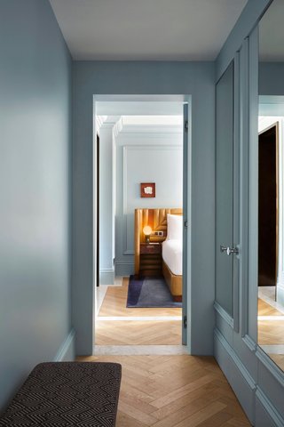 Mega Suite - Hallway