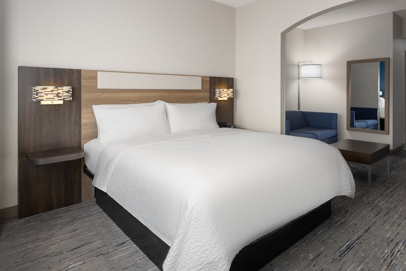Holiday Inn Express and Suites Leesburg – Historic District