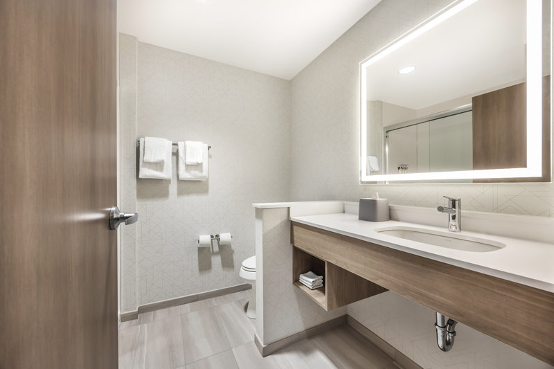 Holiday Inn Express and Suites Nashville West End – Univ Area