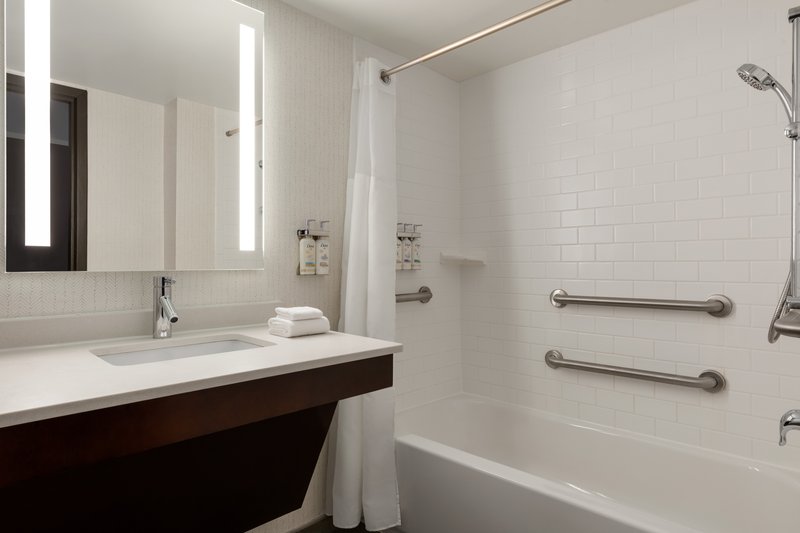 KING MOBILITY ACCESSIBLE TUB NONSMOKING