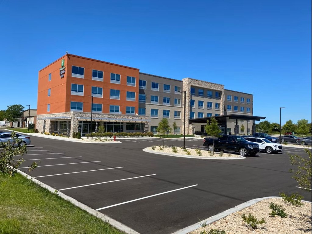 Holiday Inn Express & Suites MADISON WEST - MIDDLETON, Dane