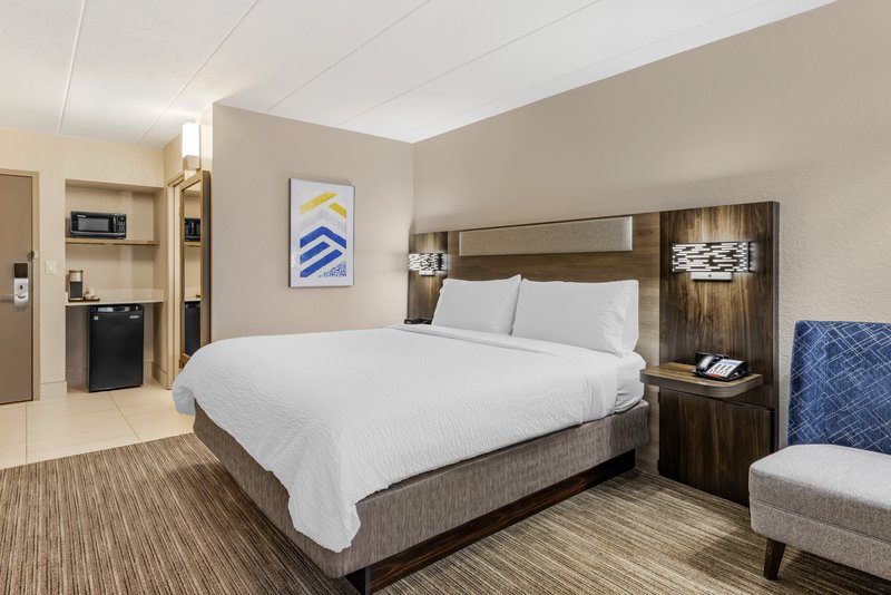 1 KING BED LEISURE NONSMOKING