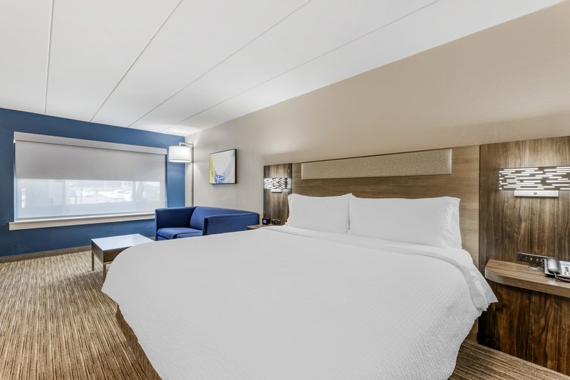 HOLIDAY INN EXP DOWNERS GROVE