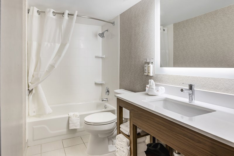 HOLIDAY INN EXP DOWNERS GROVE
