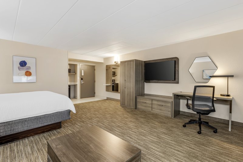 HOLIDAY INN EXP DOWNERS GROVE