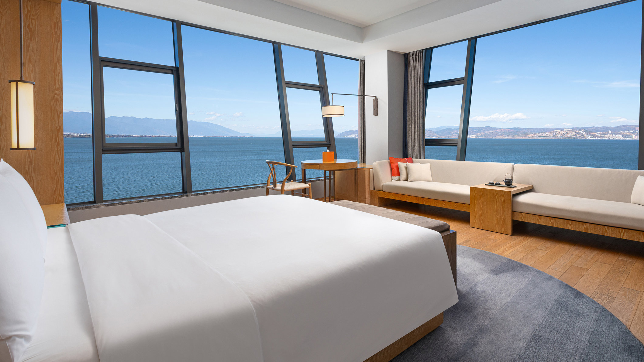 Hotel Indigo Dali Erhai, an IHG hotel Room Type - 1 King Standard 270 Degree Erhai View Cangshan View