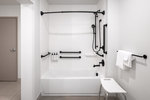 2 Queen Studio Suite Mobility Accessible Tub