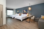 2 Queen Studio Suite Mobility Accessible Tub