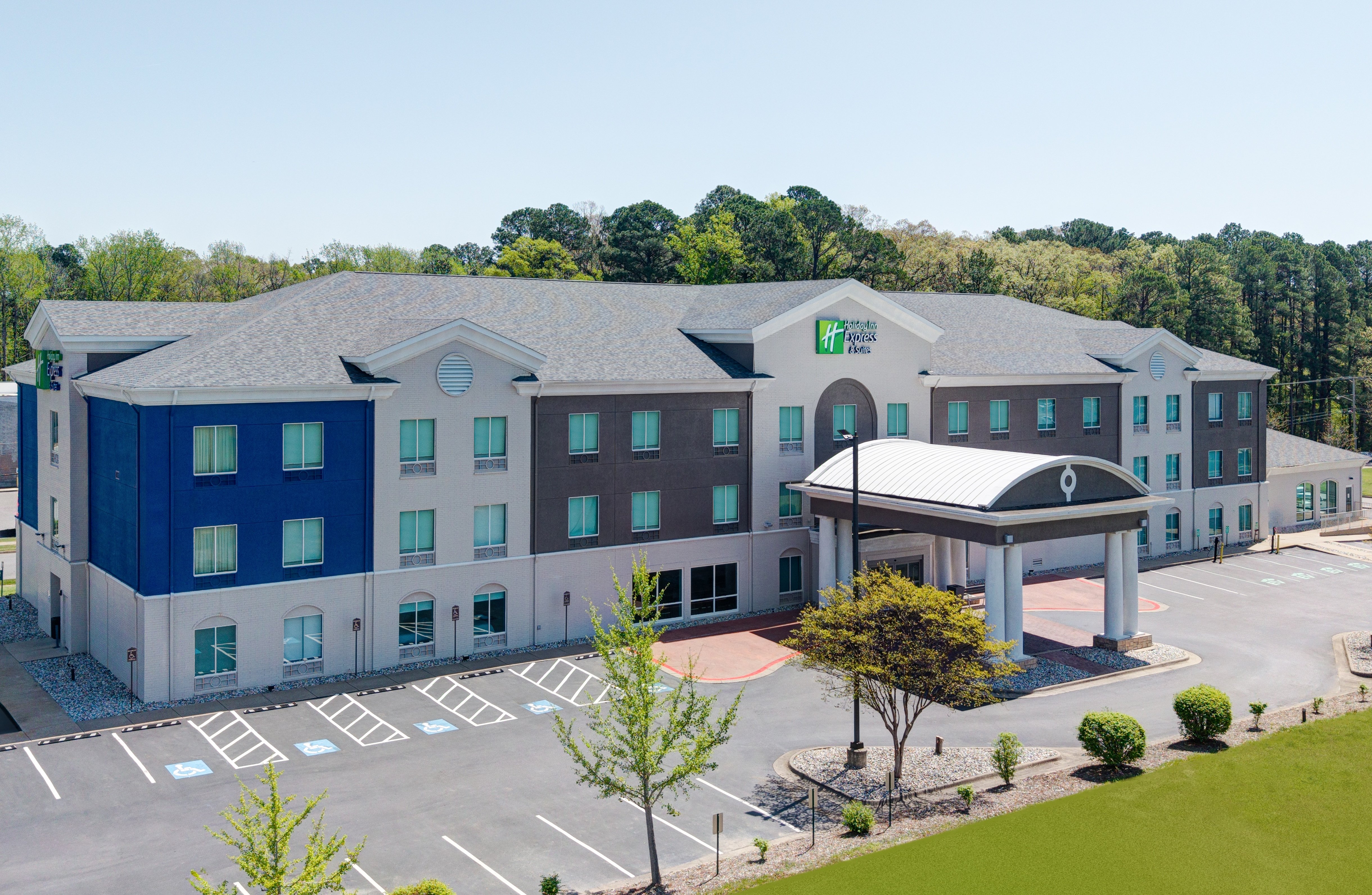 Holiday Inn Express Hotel & Suites
