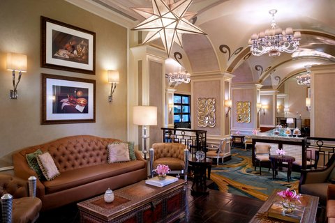 Alba Lobby Lounge