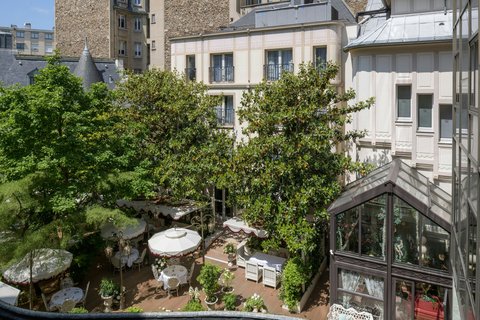 Hotel Garden - Day Light - Wide Shot