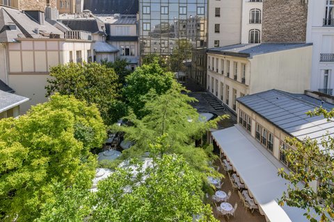 Hotel Garden - Day Light - Wide Shot