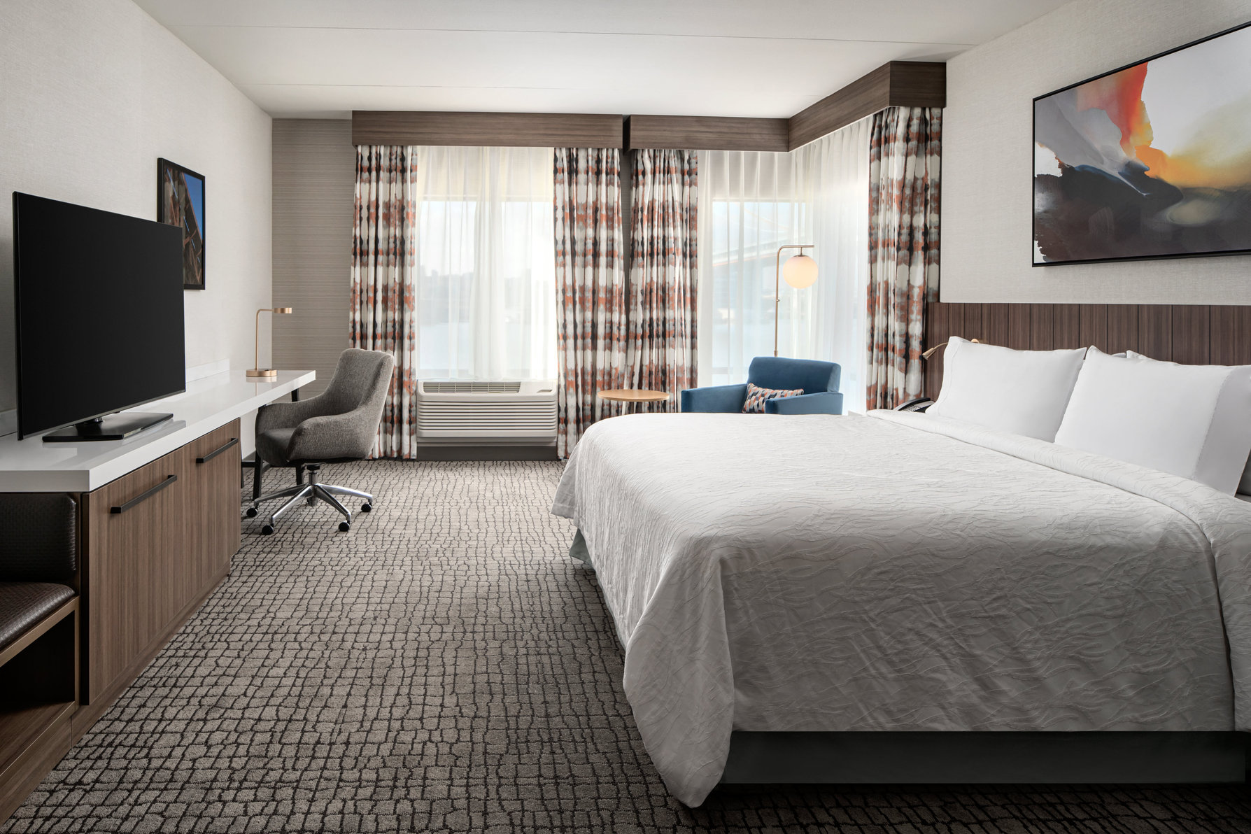 Hilton Garden Inn Camden Waterfront, NJ Room Type - 1 KING ACC RM ROLLIN SHWR