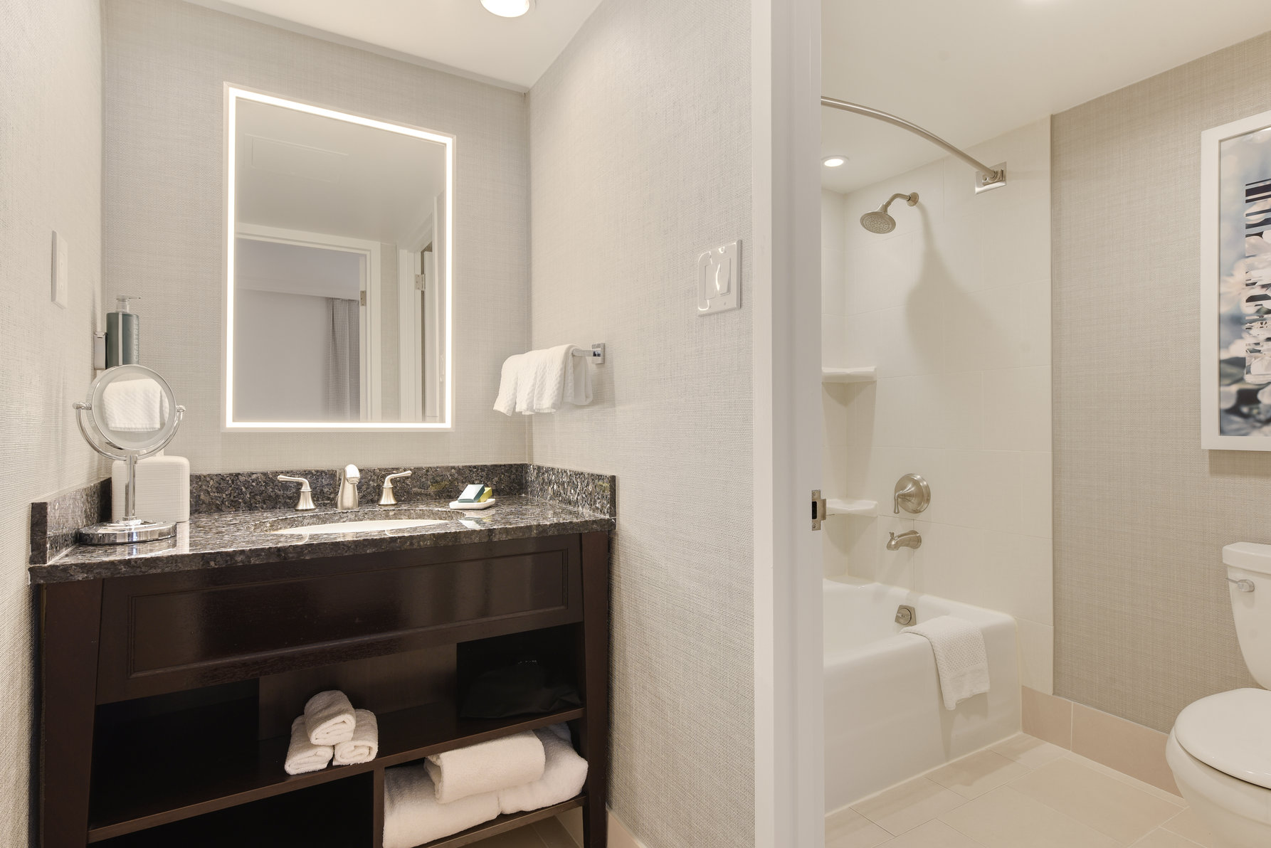 The Capital Hilton Room Type - 1 KING BED JUNIOR SUITE