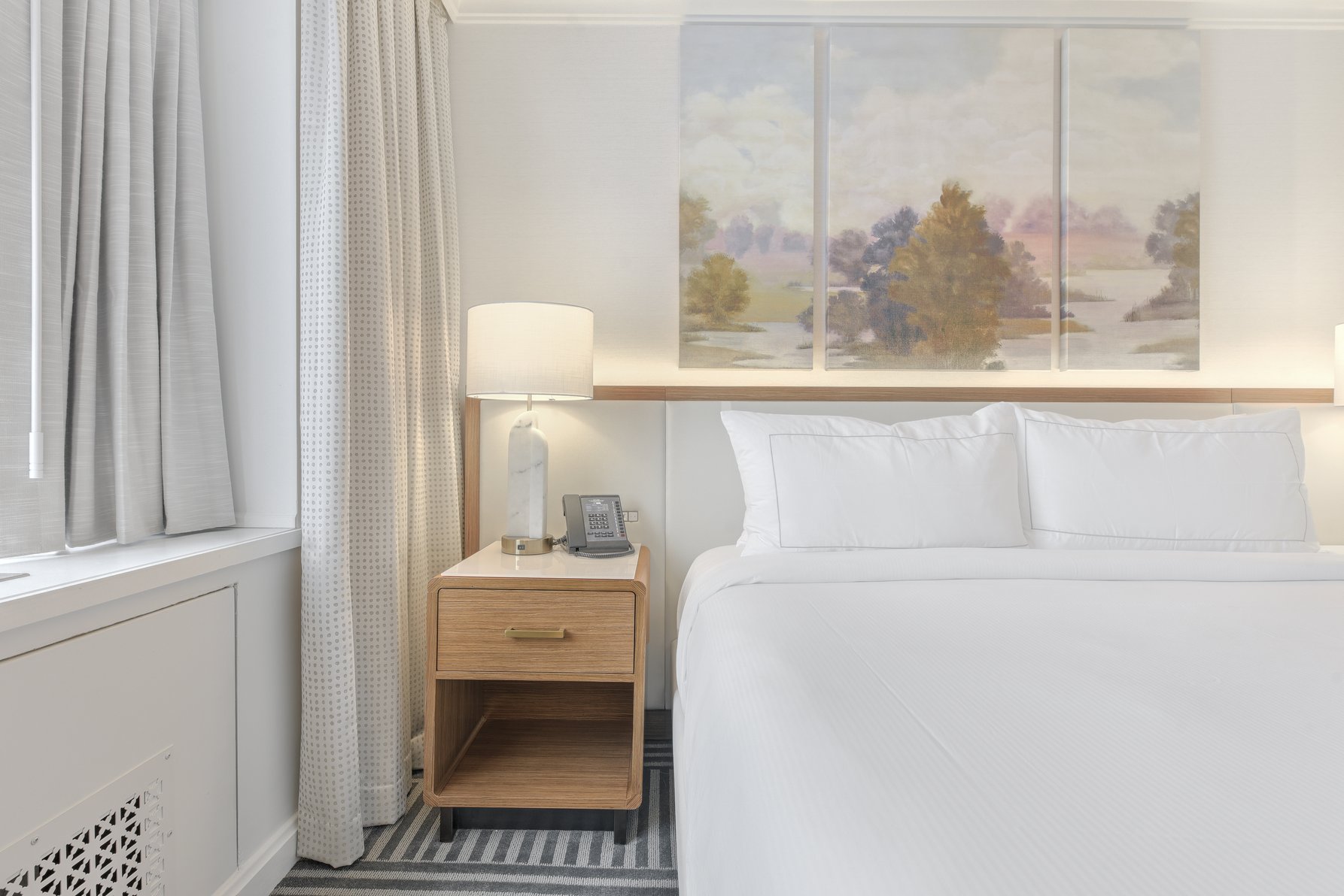 The Capital Hilton Room Type - 1 QUEEN DELUXE - CITY VIEW