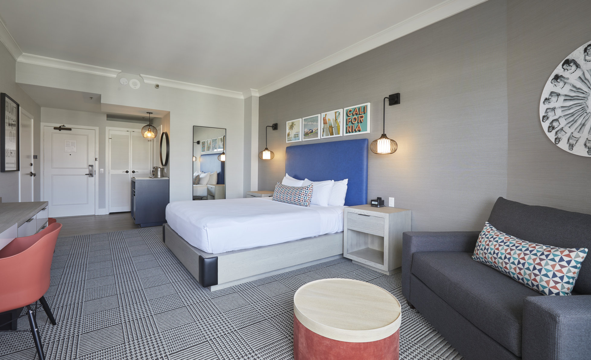 The Waterfront Beach Resort, A Hilton Hotel Room Type - RESORT VIEW 1 KING BED