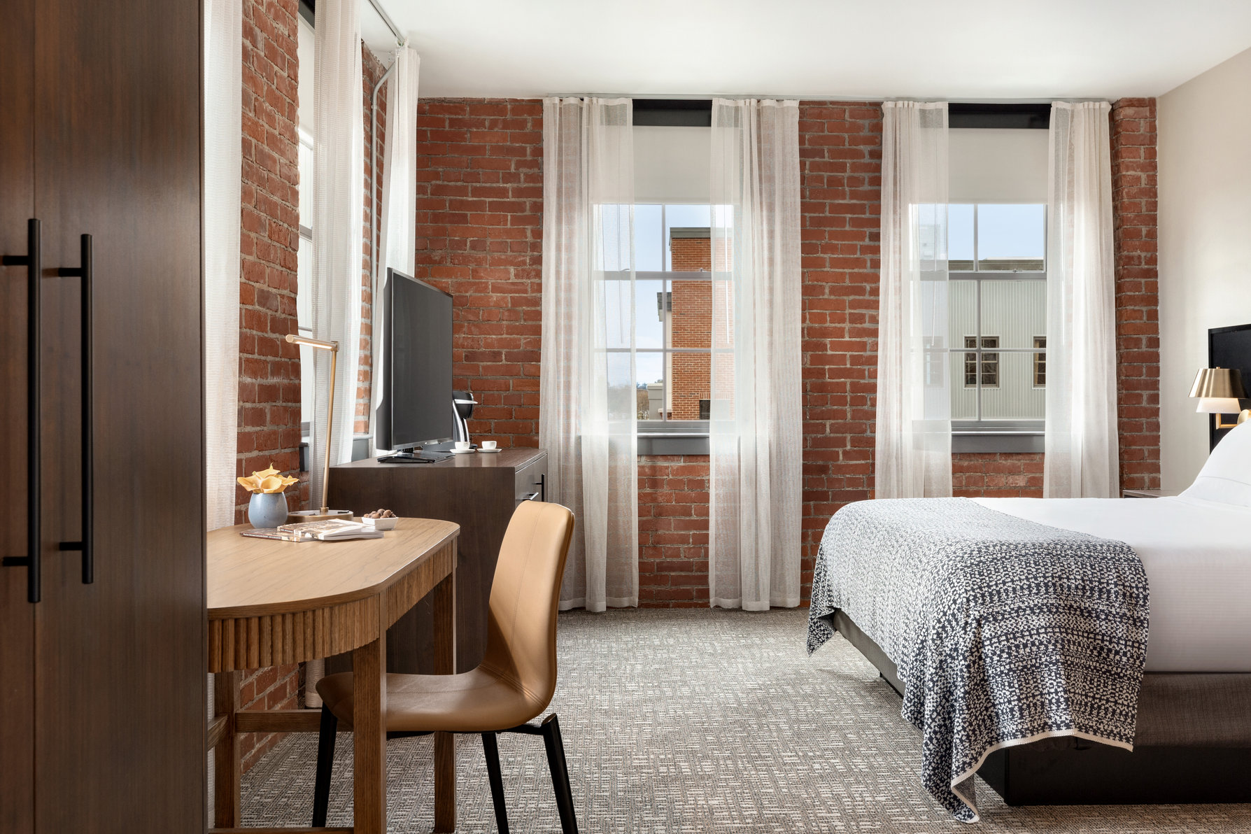 The Wilbur Lititz, Tapestry Collection by Hilton Room Type - COCOA CORNER KING