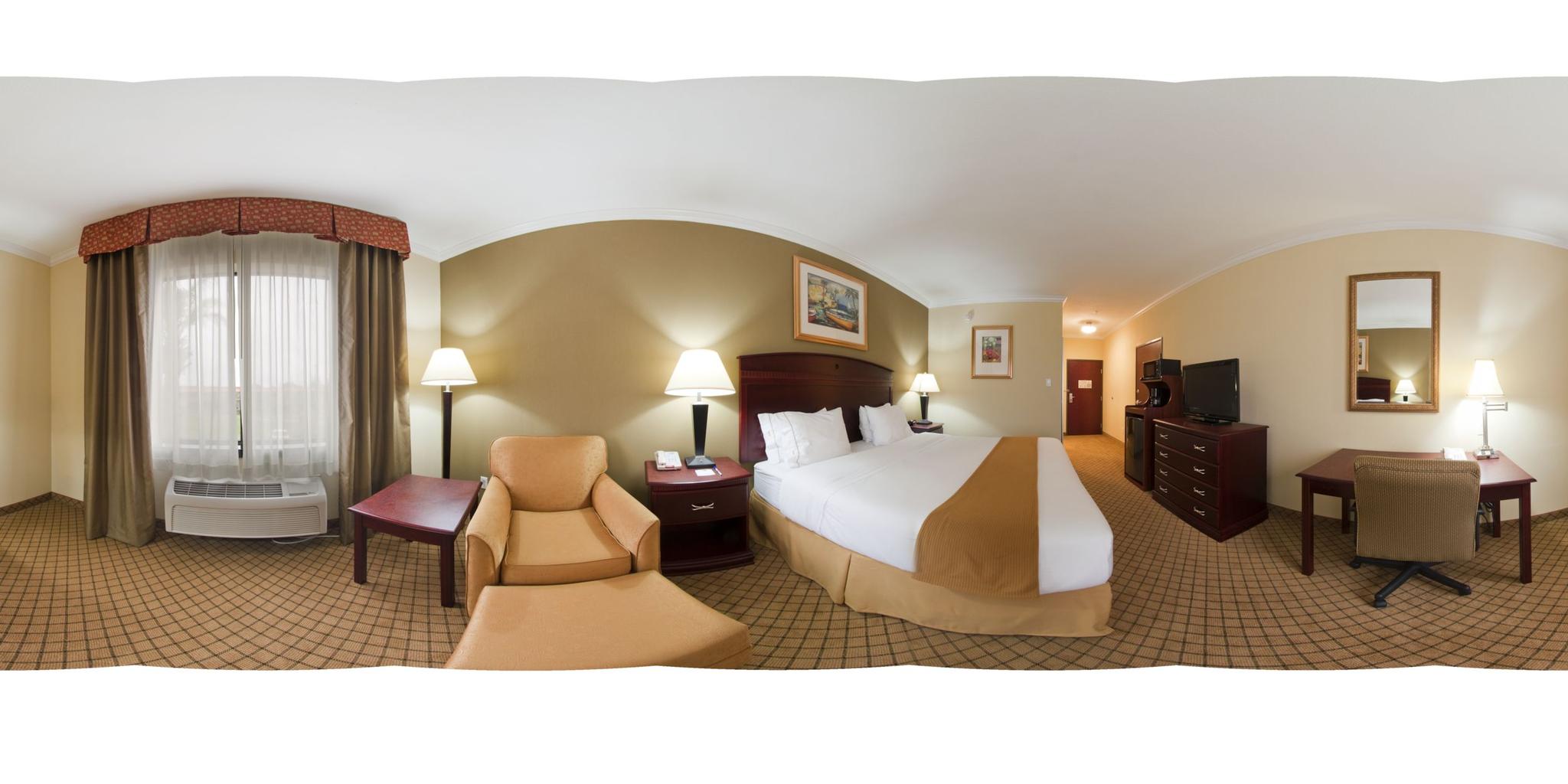 HOLIDAY INN EXP STES WINNIE