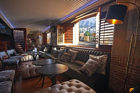 Bascule Whisky Wine & Cocktail Bar
