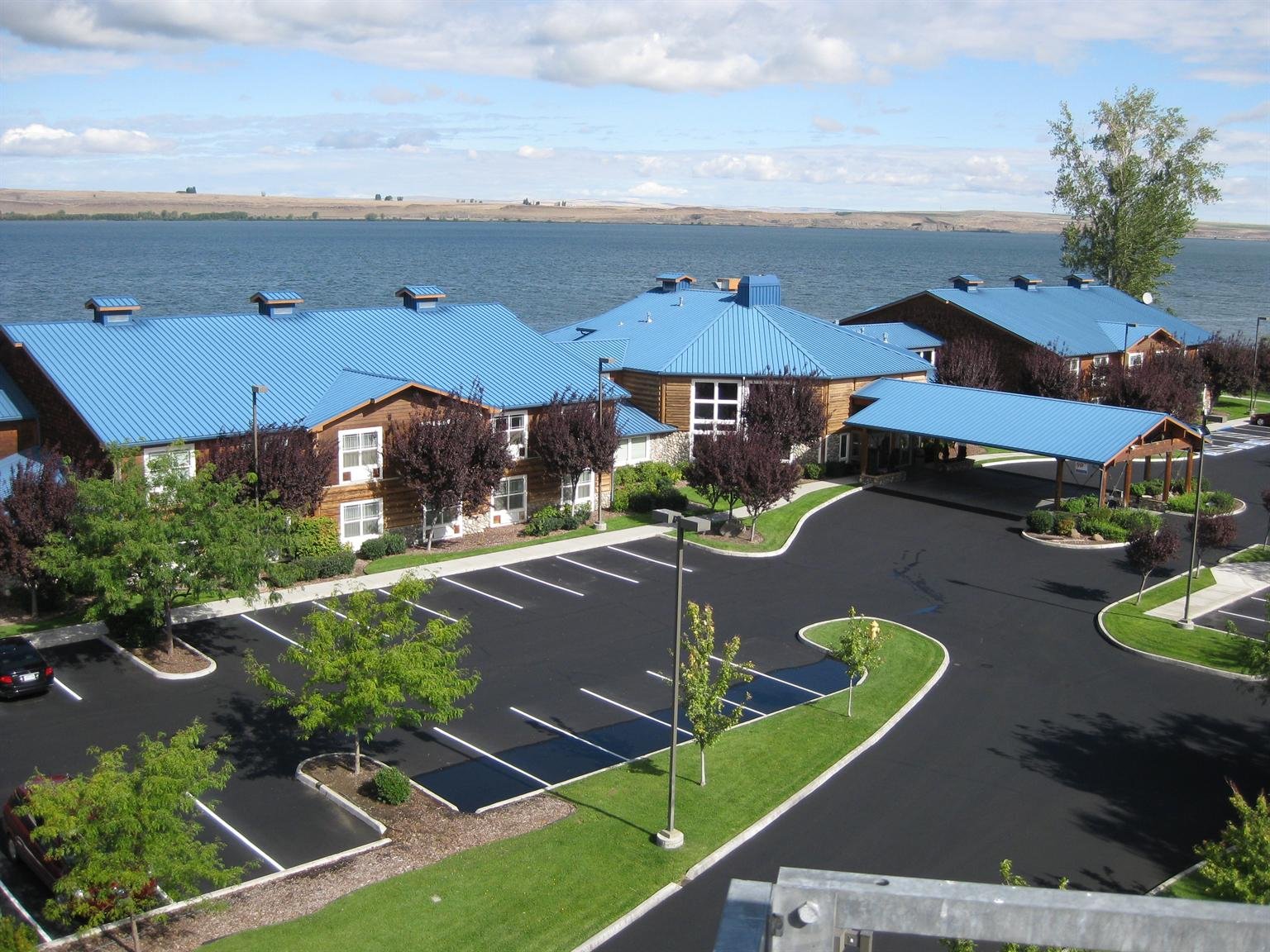 River Lodge and Grill