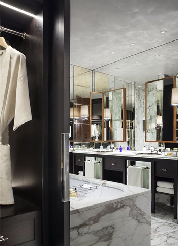 Rosewood London Grand Premier Suite Bathroom