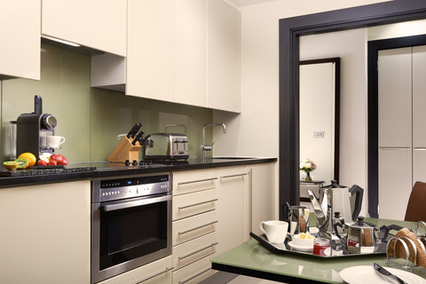 Taj 51 Buckingham Gate Kings Junior Suite-Kitchen