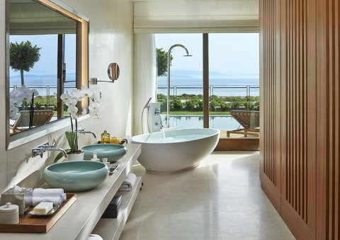 Sea View Suite Bathroom