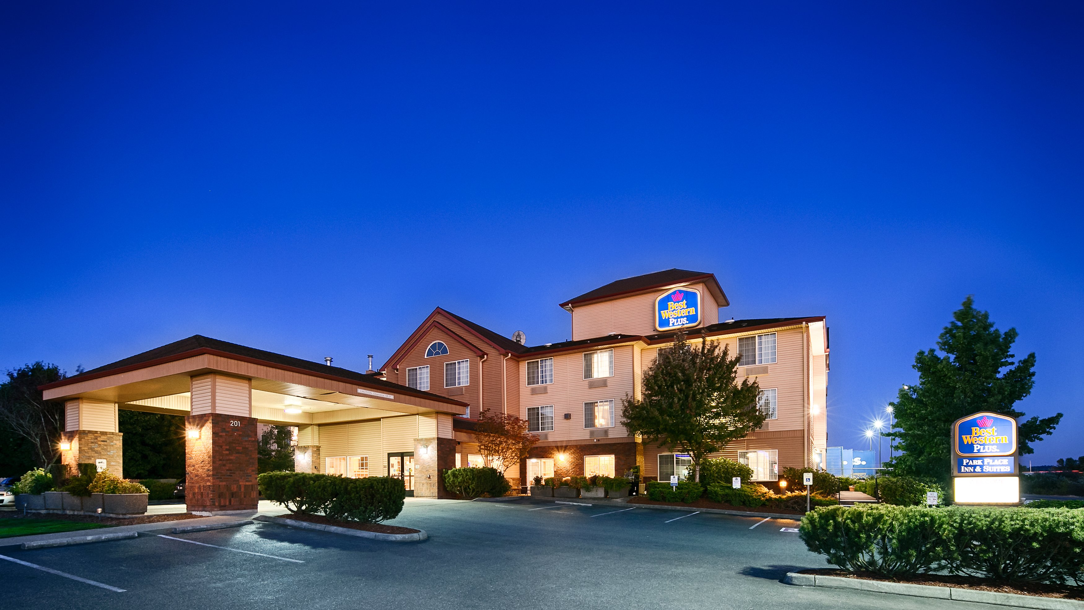 Best Western Plus Park Place Inn & Suites