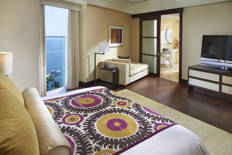 Premier Bay View Suite Bedroom