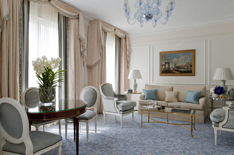 Deluxe Suite Living Room