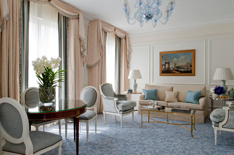 Deluxe Suite Living Room