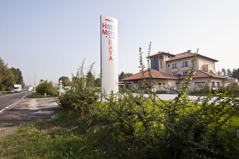 Raya Hotel Motel