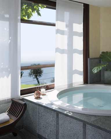 Exclusive Suite Jacuzzi