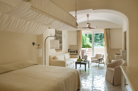 Double Deluxe with Private Pool and Garden Interno